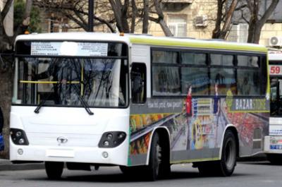 Bakıda ABŞ səfirliyi əməkdaşının avtomobili avtobusla toqquşdu