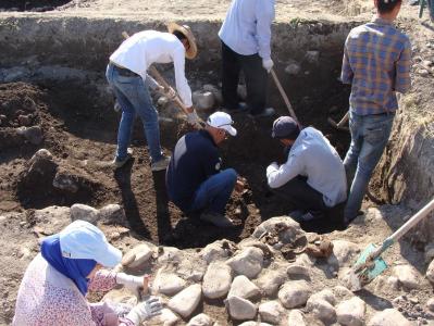 Yeni çəkilən yolda qədim tikinti qalıqları aşkarlandı