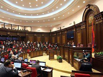 Ermənistan prezidenti ölkə parlamentini buraxdı