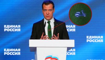 Medvedev: “Hansı qalstuku taxacağımı yaxınlarımla müzakirə edirəm”