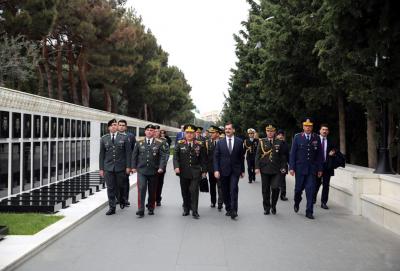 Türkiyə və Gürcüstan SQ Baş Qərargah rəisləri Şəhidlər xiyabanını ziyarət etdilər