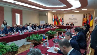 Deputatlar Yerevanda plenar sessiyada
