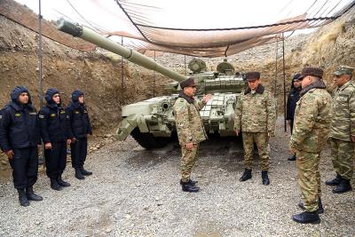 Müdafiə naziri cəbhəboyu zonada yerləşən tank hərbi hissəsinin açılışında