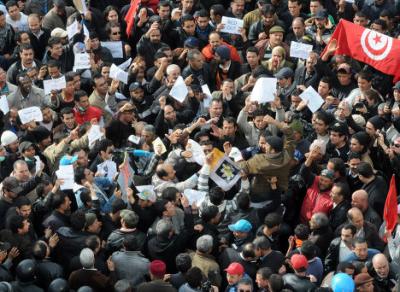 Tunisdə "Qırmızı jiletlilər" etiraz aksiyası keçirir