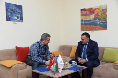 “Ədəbiyyat qəzeti” Bədii Tərcümə Mərkəzi ilə “Əməkdaşlıq Memorandumu” imzaladı