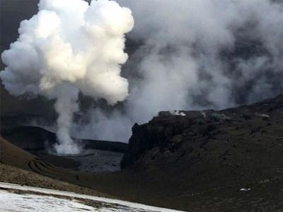 Şiveluç vulkanı 4 km hündürlüyünə tüstü püskürdü
