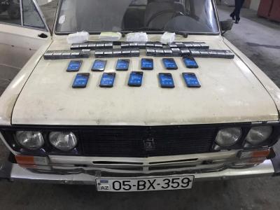Gürcüstandan gələn avtomobildə qanunsuz keçirilən telefonlar və siqaretlər aşkarlandı