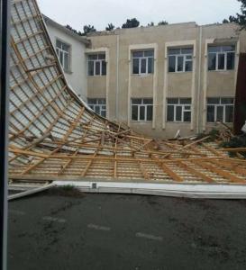 Güclü külək bəzi məktəblərə ziyan vurub