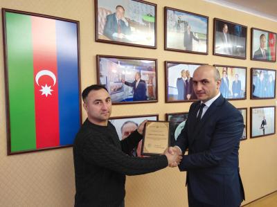Ukraynalı ailənin həyatını xilas edən soydaşlarımız təltif edildilər