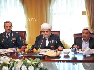 Allahşükür Paşazadə İran prezidentini Azərbaycana səfərə dəvət edib