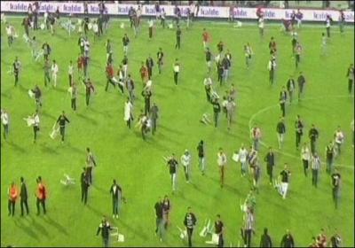 "Beşiktaş"-"Qalatasaray" oyununda qarşıdurma  (Video, Fotolar)