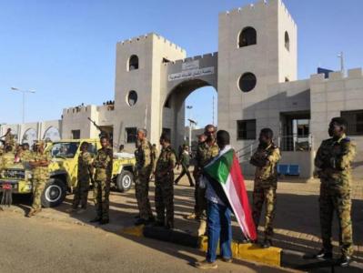 Sudanın müdafiə naziri hökumətin buraxıldığını bəyan etdi
