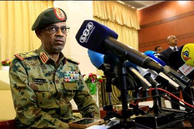 Sudanın müdafiə naziri hərbi şuranın başçısı oldu