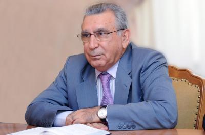 Xanlıqlar institutunun siyasi-ideoloji xəritəsi yazılan sənədlərdə