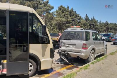 Sumqayıtda avtobus qəzaya uğradı: xəsarət alanlar var
