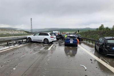 İspaniyada 12 avtomobilin toqquşduğu qəzada azı 25 nəfər xəsarət alıb