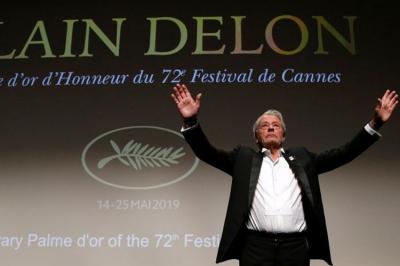 Alen Delon Kann festivalının mükafatına layiq görüldü