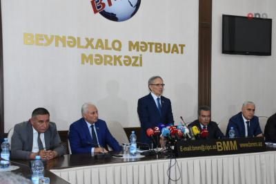 “Azərbaycana baxış: siyasi maraqlar media müstəvisində” mövzusunda dəyirmi masa