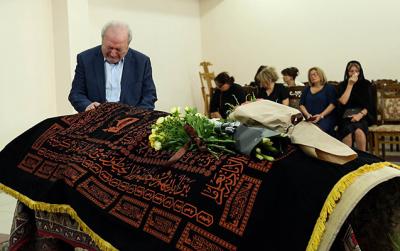 Ayaz Mütəllibov xanımı ilə belə vidalaşdı