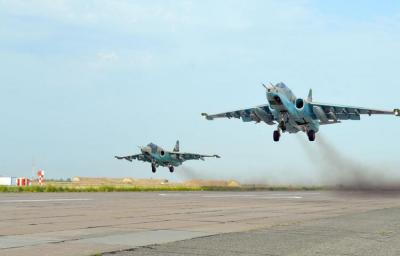 Su-25 hücum təyyarələri döyüş atışlı uçuş məşqləri keçirib