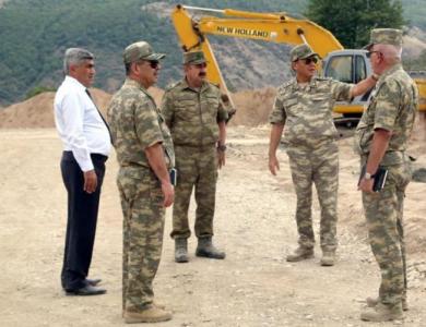 Müdafiə naziri cəbhəboyu zonada tikintisi davam edən hərbi hissələrdə