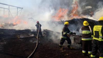 Bakıda taxta bazarı yanır - Yenilənib