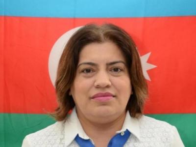 Şagirdi intihar etmiş sabiq direktorun məhkəməsi başladı