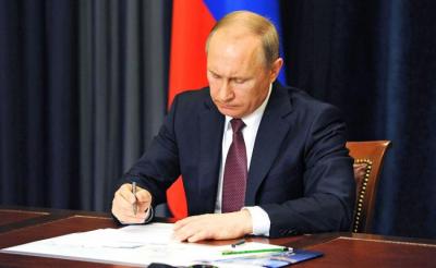 Putin Xəzərin statusu ilə bağlı Konvensiyanın ratifikasiyası haqda qanunu imzaladı