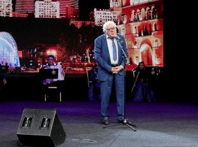 Anar Tatarıstan Yazıçılar Birliyinin yubileyində 