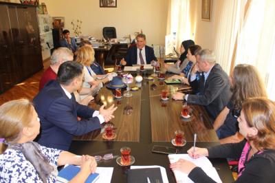 Ədəbiyyat İnstitutunda xarici yazarlarla görüş 