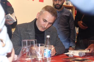 Yazıçı İlqar Kamil oxucuları ilə görüşdü