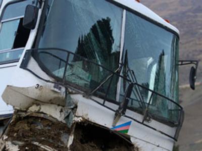 Iki marşrut avtobusu toqquşub, xəsarət alanlar var