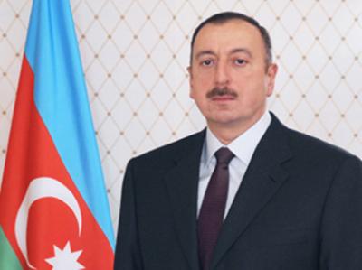 Prezident İlham Əliyev Anıtqəbiri ziyarət edib