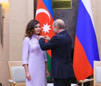 Vladimir Putin Mehriban Əliyevaya "Dostluq" ordenini təqdim etdi