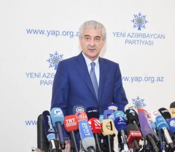 Əli Əhmədov: “Parlamentin buraxılmasına qeyri-adi yanaşmaq lazım deyil”