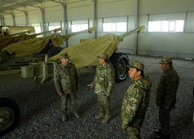 Müdafiə naziri cəbhəboyu zonada artilleriyaçıların döyüş hazırlığını yoxladı