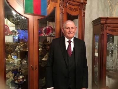 Zirvəyə gedən yolun bələdçisi - Şeir 
