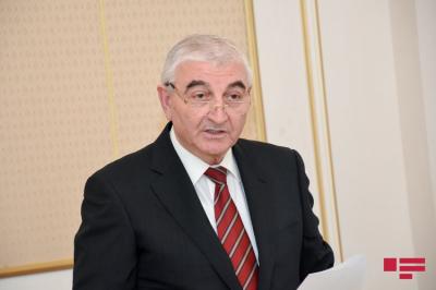 Məzahir Pənahov: “Namizədlər imza vərəqələrini vaxtında dairə seçki komissiyalarına təqdim etməlidir”