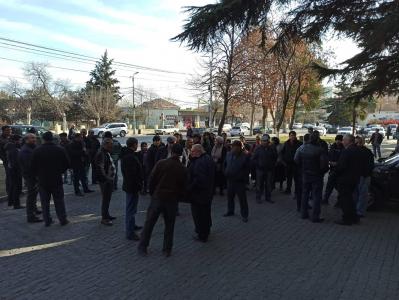 Gürcüstanda azərbaycanlılar yaşayan kəndin sakinləri etiraz aksiyası keçirib