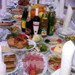 «Sultan» restoranında köhnə yeməklər aşkarlandı
