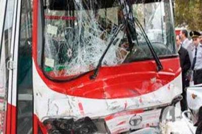 Bakıda sərnişin avtobusu ağır qəza törətdi: bir azyaşlı öldü
