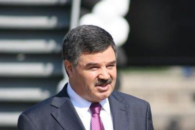"Bəy"i bəyənmədik, "Müəllim"i də hörmətdən salırıq - Eynulla Mədətli yazır 