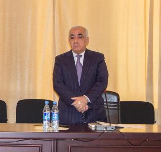 Baş nazir neftin ucuzlaşmasından danışdı