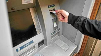 İşsizlərə müavinətlər ATM-lər vasitəsilə veriləcək
