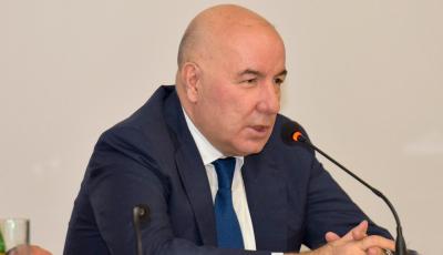 Elman Rüstəmov: "Biznes kreditləri artıb, istehlak kreditləri azalıb"