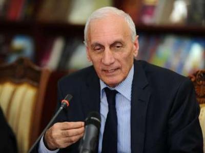 Professor Cahangir Məmmədli həkimlərlə bağlı kitab buraxacaq