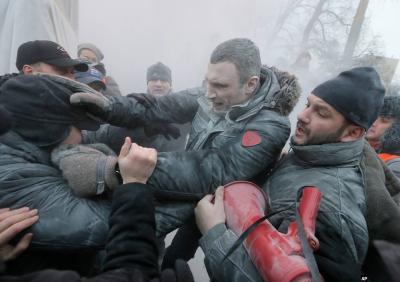 Kiyevdə etirazçılarla hökumət qüvvələri arasında qarşıdurma baş verib