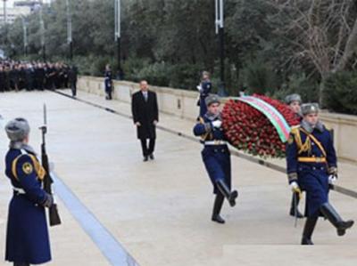 Azərbaycan prezidenti 20 Yanvar faciəsinin ildönümü ilə əlaqədar Şəhidlər xiyabanını ziyarət edib