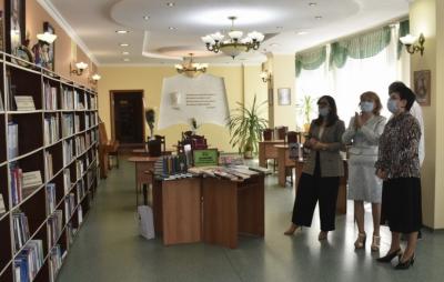 Ukrayna kitabxanasına Azərbaycanın tanıdılması məqsədilə kitablar hədiyyə edilib