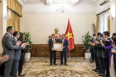 Vyetnam prezidenti Azərbaycan səfirini mükafatlandırdı